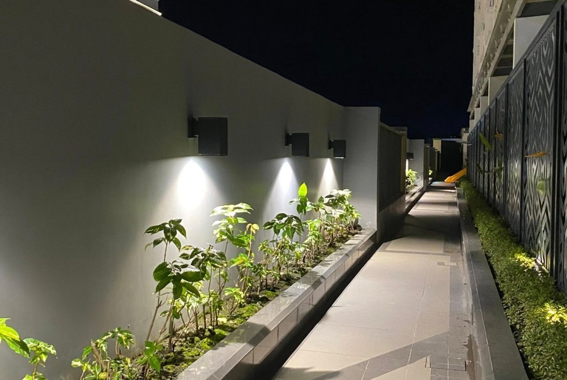 The Upper East – One Regis